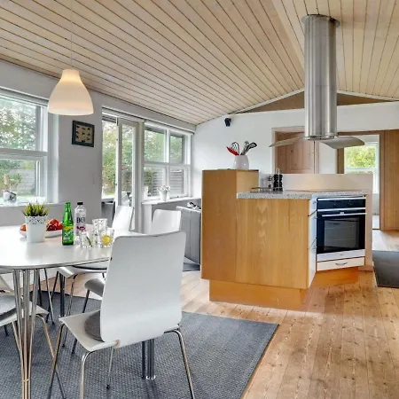 Holiday home Fay - 25m From The Sea By Interhome Hals